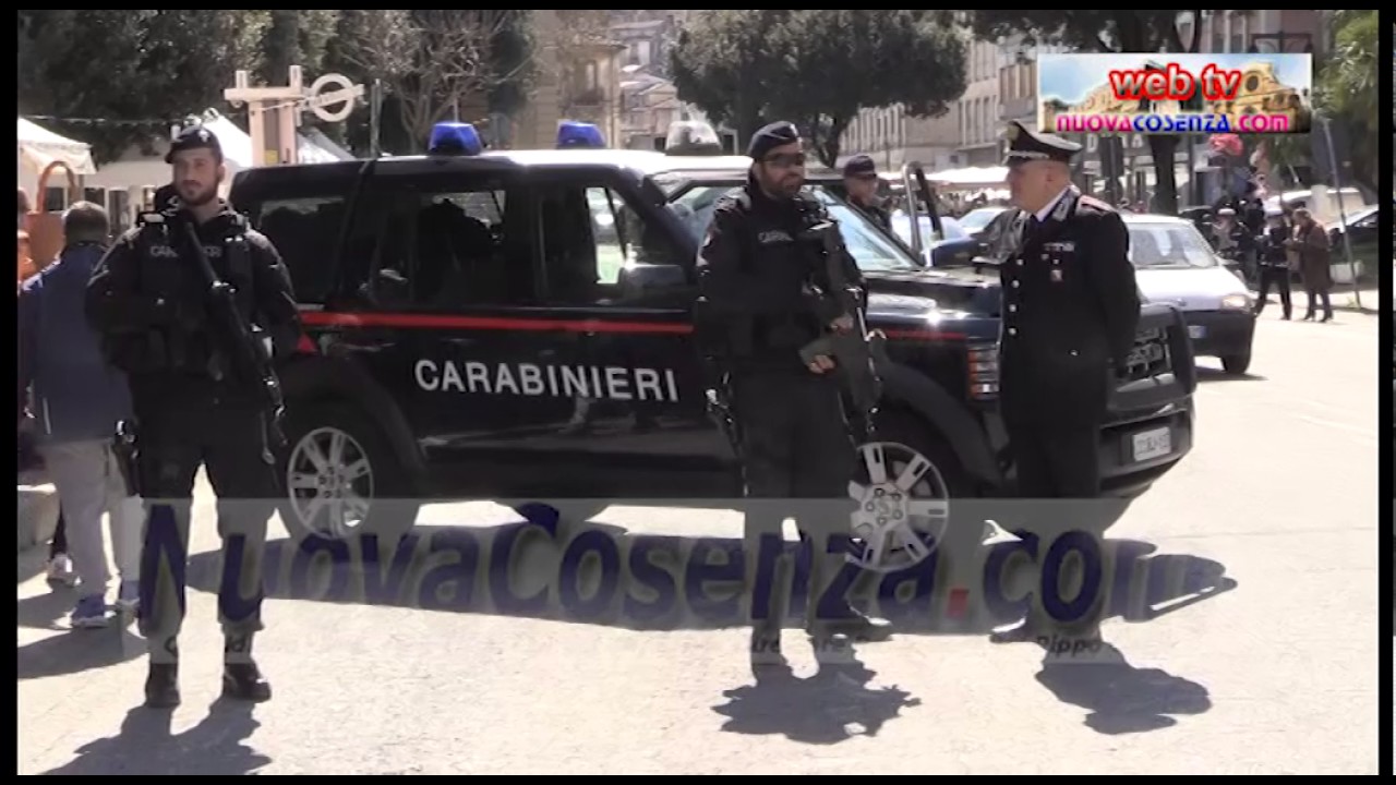 Carabinieri dell'antiterrorismo in azione a Cosenza