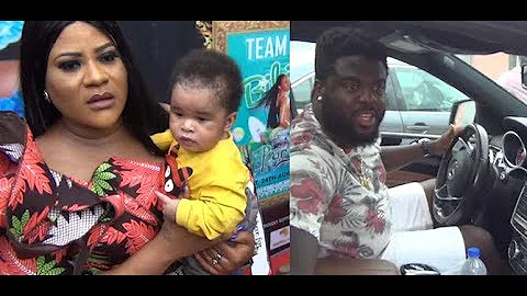 Nkechi Blessing playing with her baby as she welcome Aremu Afolayan to Toyin Abraham naming ceremony