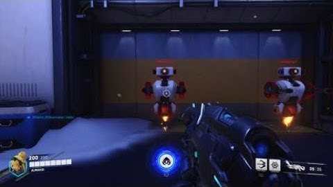 Saying hello to the trainning bot Overwatch 2