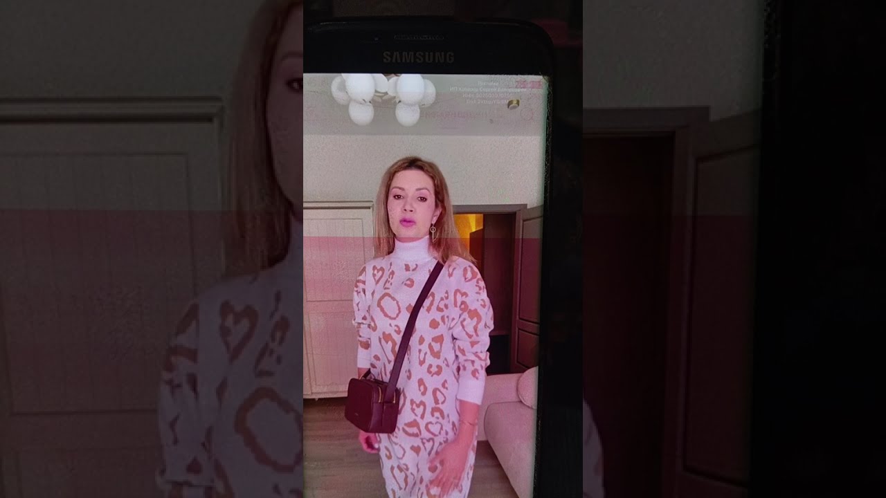 Нюся походу залетела, а у Хрюси тайный поклонник.