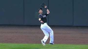 ATL@COL: Stubbs makes falling catch at warning track