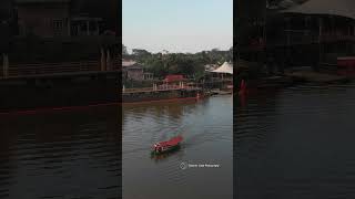 Download Lagu Sampan crossing the Sarawak River in Kuching with early evening sun MP3 Download Lagu Sampan crossing the Sarawak River in Kuching with early evening sun MP3