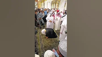 هذا ما فعله الشيخ السديس عندما أراد الجميع مقابلته 