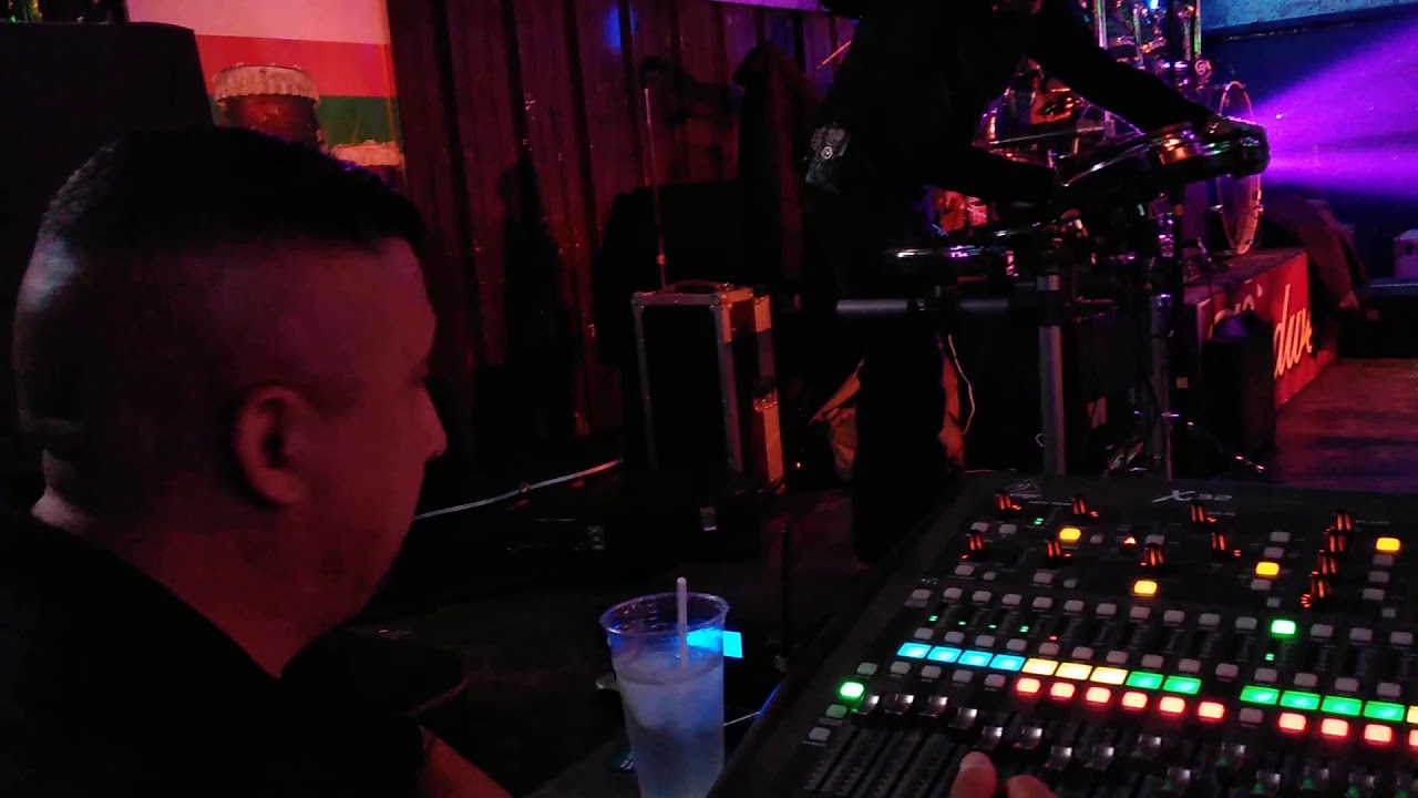 Grupo el desatado en vivo en el taconaso YouTube