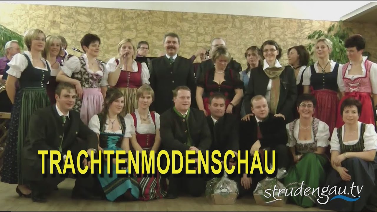 Trachtenschau beim Bauernball in Bad Kreuzen