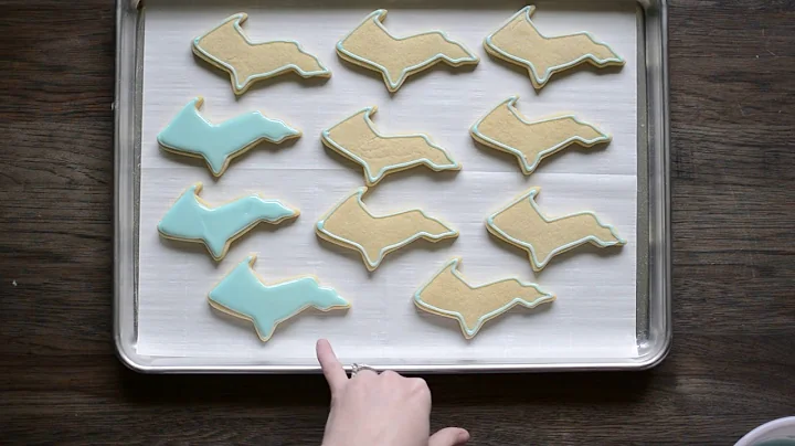 Kitchen Joy   How to decorate a sugar cookie