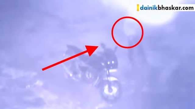 Bike Robbery in Uttar Pradesh | Caught on Camera