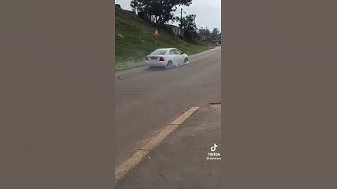 spinning toyota corolla #oldisgold #stance #spining #burnout #carsstanceclass