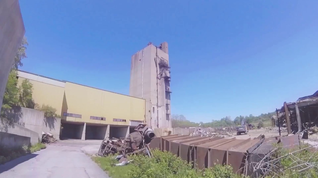 EXPLORING AN OLD ABANDONED FACTORY! - YouTube