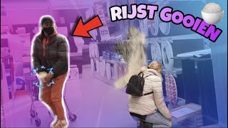 Rijst gooien op mensen (PRANK) pt1