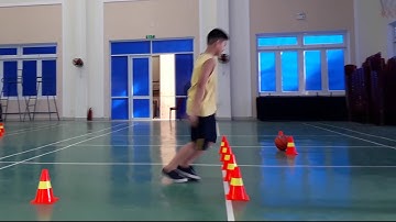 Bài tập làm quen với bóng rổ trong buổi đầu lớp bóng rổ phát triển chiều cao iKids Danang
