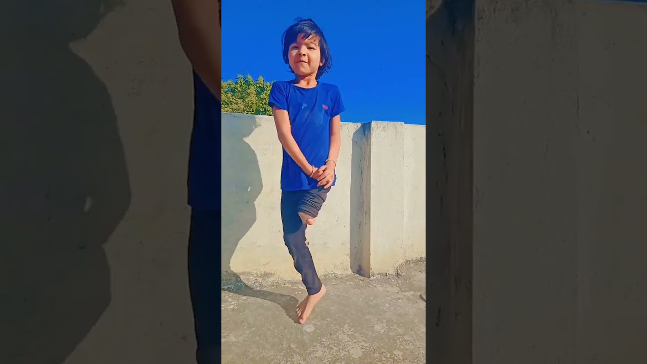 ek tere hi chehara pe pyar aaya One leg girl 