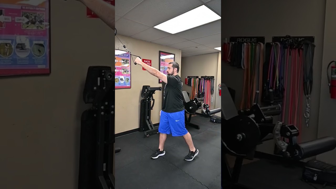 Single-Arm Rotating Lat Pulldown - Wellness Center Tips and Tricks