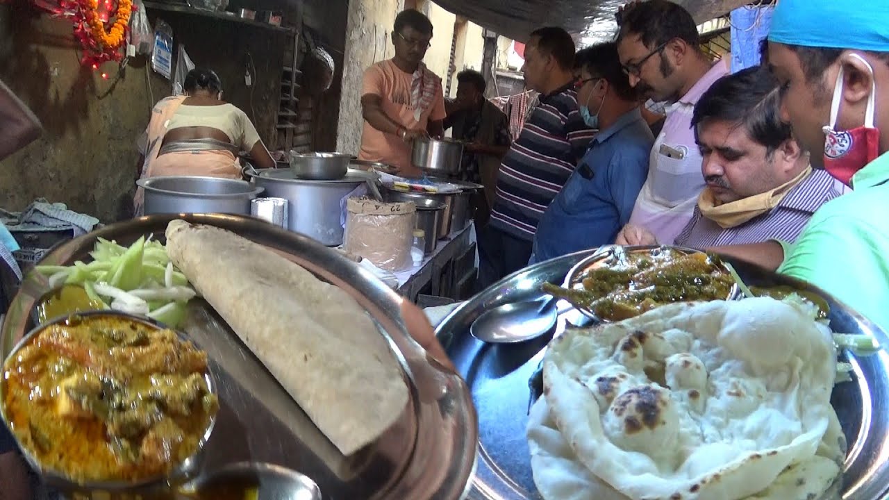 Hard Working 70 yrs Old Woman - 4 Roti with Mixed Vegetables & Salad Chutney @ 35 rs plate | Indian Food Loves You