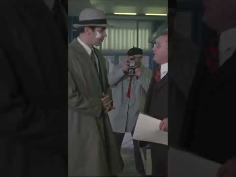 'Голландские сапоги на меху' #shorts // 'Старики-разбойники' (1971)