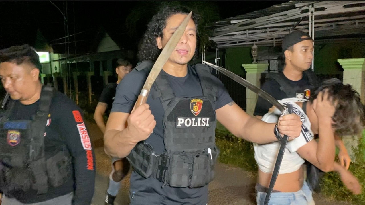 TAWURAN SADIS DI BITUNG! PEMUDA BERSENJATA TAJAM DIBEKUK TIM TARSIUS PRESISI DINI HARI!