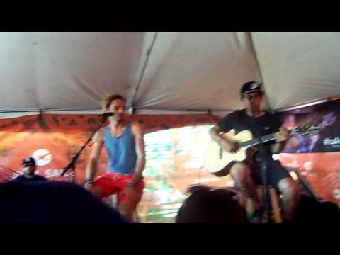 Video Risque Live Acoustic