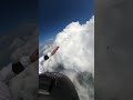Cruzando Nubes En Paracaidismo