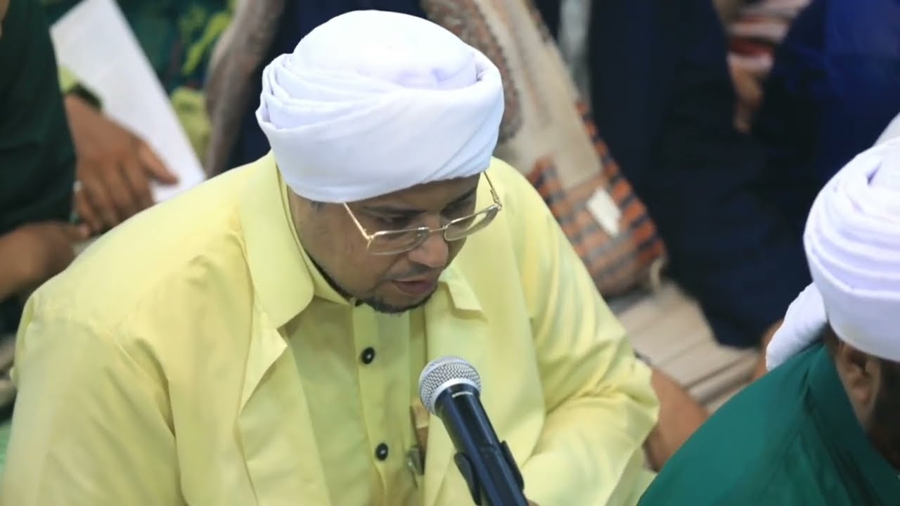 بصوت المنشد عمر عيدروس بن شهاب_ ما شي كما مجمع المولد يجلي الكروب ذا وقت توبتك يا العاصي اذا با تتوب