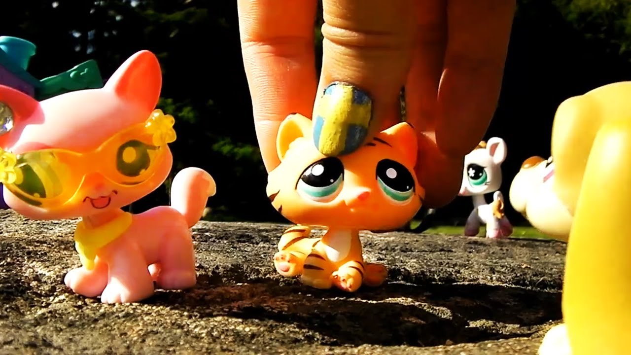 LPS: Sweden's National Day - With My Cousin! - YouTube