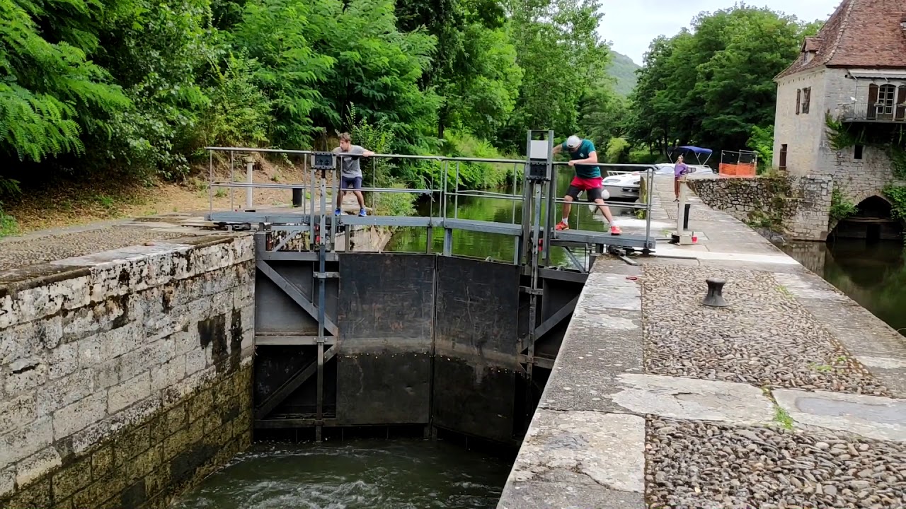 שייט נהרות בצרפת נהר לוט - מעבר לוק