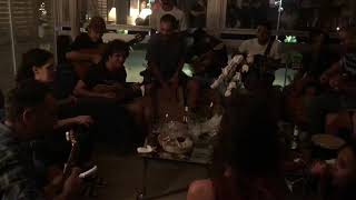 Drexler, Silvia y Caetano cantando en casa de Veloso, Rio de Janeiro