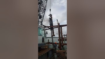 đóng cọc CTy Hưng Bảo Sơn thực hiện cầu dẫn điện gió trà vinh . KOBELCO 7080 búa Delmag 46 cọc D500👍