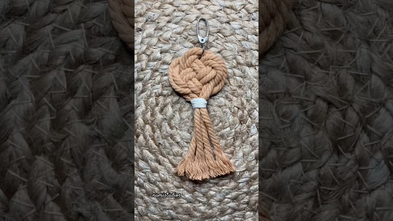Josephine knot Keychain DIY #josephineknot #diy #macrame #keychain