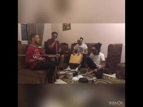 السود عيونه