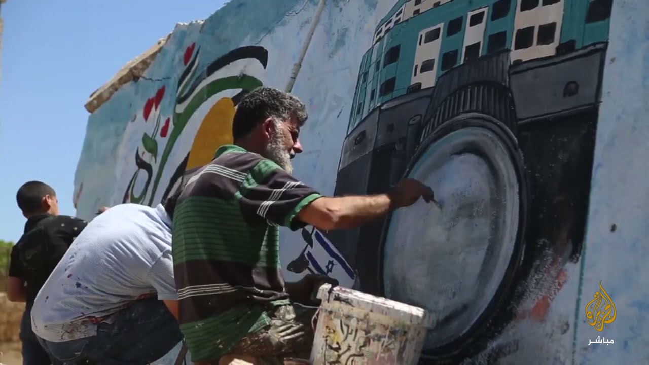فنان سوري يرسم جدارية لبرج الجلاء الذي دمره قصف الاحتلال