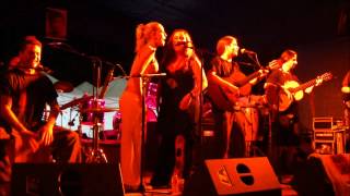 Video thumbnail of "Manolito's Band - No Pinto Di Blu (Berga, Punk Al Bosc, 21/07/2012)"