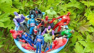 Superheroes Avengers!!! hunting toys superheroes spiderman,iron man,hulk & captain Amerika