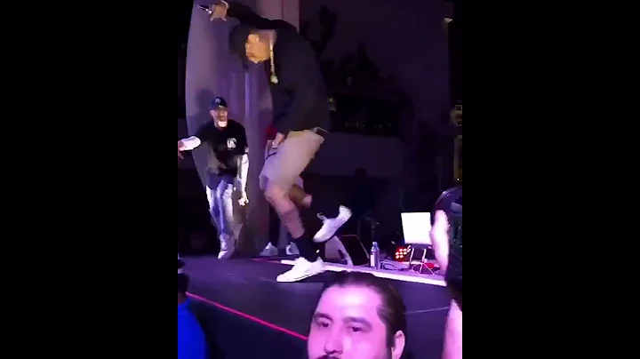 Chris Brown dancing to Picture Me Rollin