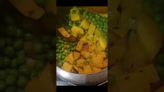 Methi Matar Aloo 🥔🌿#food #homecuisine #recipe #cooking #cooking #foodie #methialoo #methi❤️🧿👌