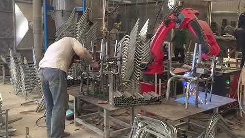 Robot hàn khung ghế học sinh