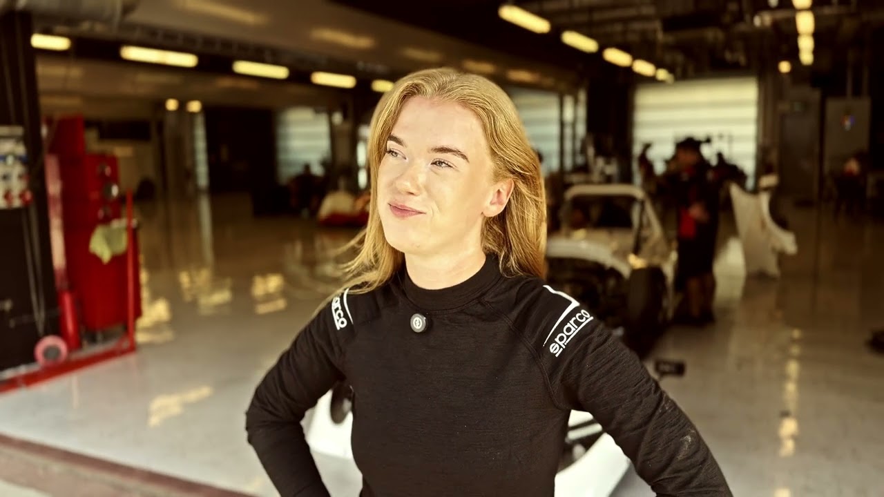 WELCOME TO RACING WOMEN // We help women become pro racing drivers.
