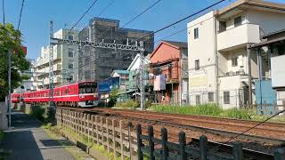 京急1500形　下り・普通　追浜駅付近通過