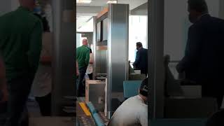 Man freaks out at Orlando International Airport! He should be ashamed of himself.