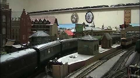 A Quick Look at a Couple of Class 73 British Railway Electro-Diesels - Model Railways 00 Gauge