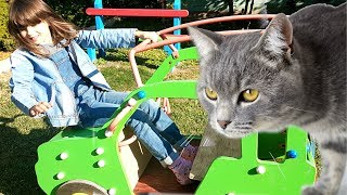 VLOG Кот Макс катается на горке на детской площадке. Маша играет с котятами. Узнали ТАЙНЫ друг друга VLOG Кот Макс катается на горке на детской площадке. Маша играет с котятами. Узнали ТАЙНЫ друг друга