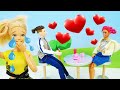 Barbie sai de casa e perde o voo dela! Novo vídeo para meninas com Barbie boneca em português!