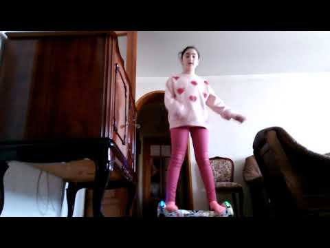 ლილე ატარებს ჰოვერბორდს