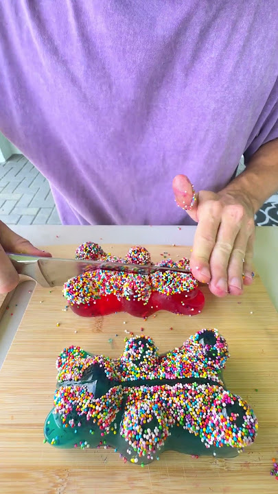 How to Share Giant Gummy Bears Properly 😎🍭❤️ #shorts #khamitovy #martaandrustam