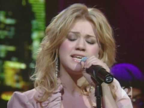 Kelly Clarkson - Behind These Hazel Eyes - Regis & Kelly (2005)