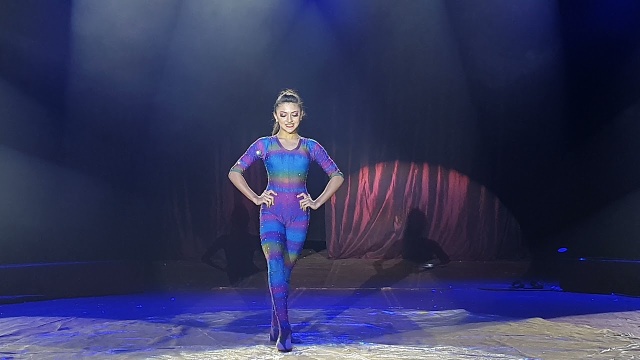 Natasha Jane Stevanovich Contorção