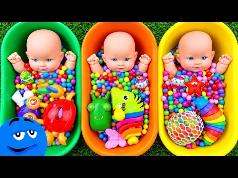 Cute Three Dolls Bath Time Playing with Colorful Beads Balls | cartoon | baby toys