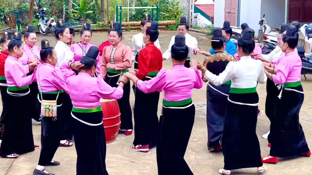 Chơi Tết vui múa xòe cùng tiếng trống thật là vui ❤️❤️🌹🌹