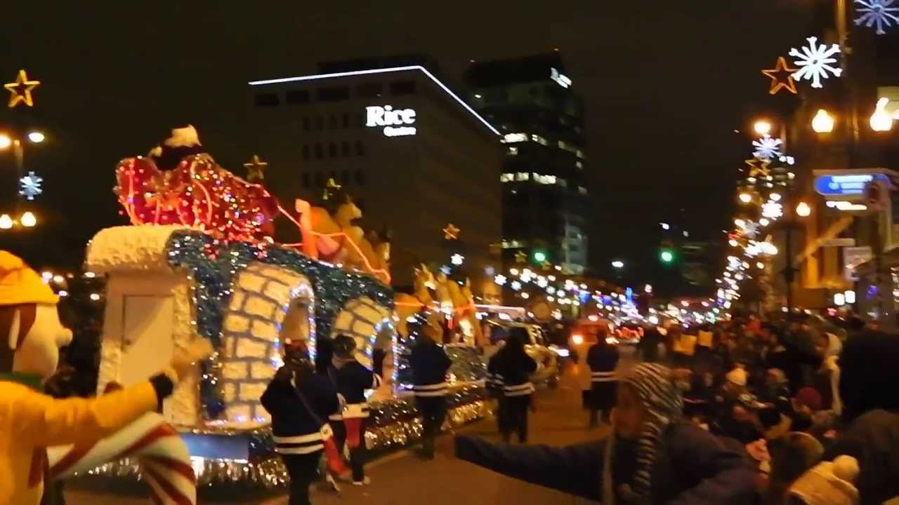 Mr.Claus & Mrs.Claus in Winnipeg Santa Claus Parade 2013. YouTube