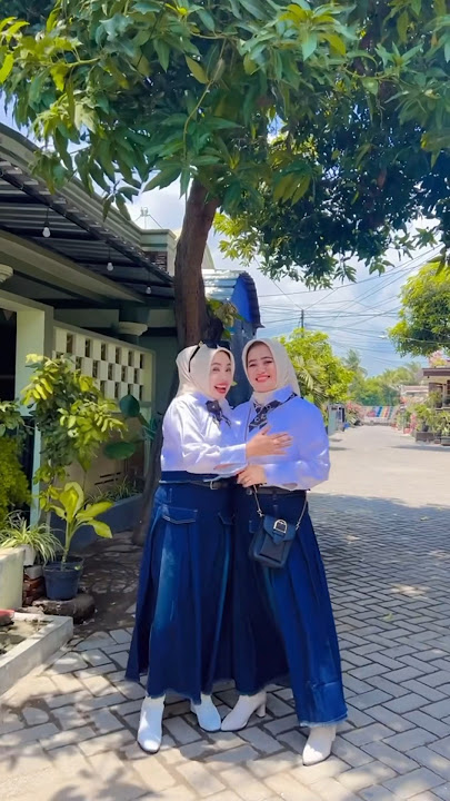 Kak novi sama kak Ninis tu kembar tapi beda ya🤣#shortvideo #sambilancuan #ngeshortsdulu