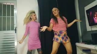 Amigas Loucas Dançando Some Que Ele Vem Atrás.